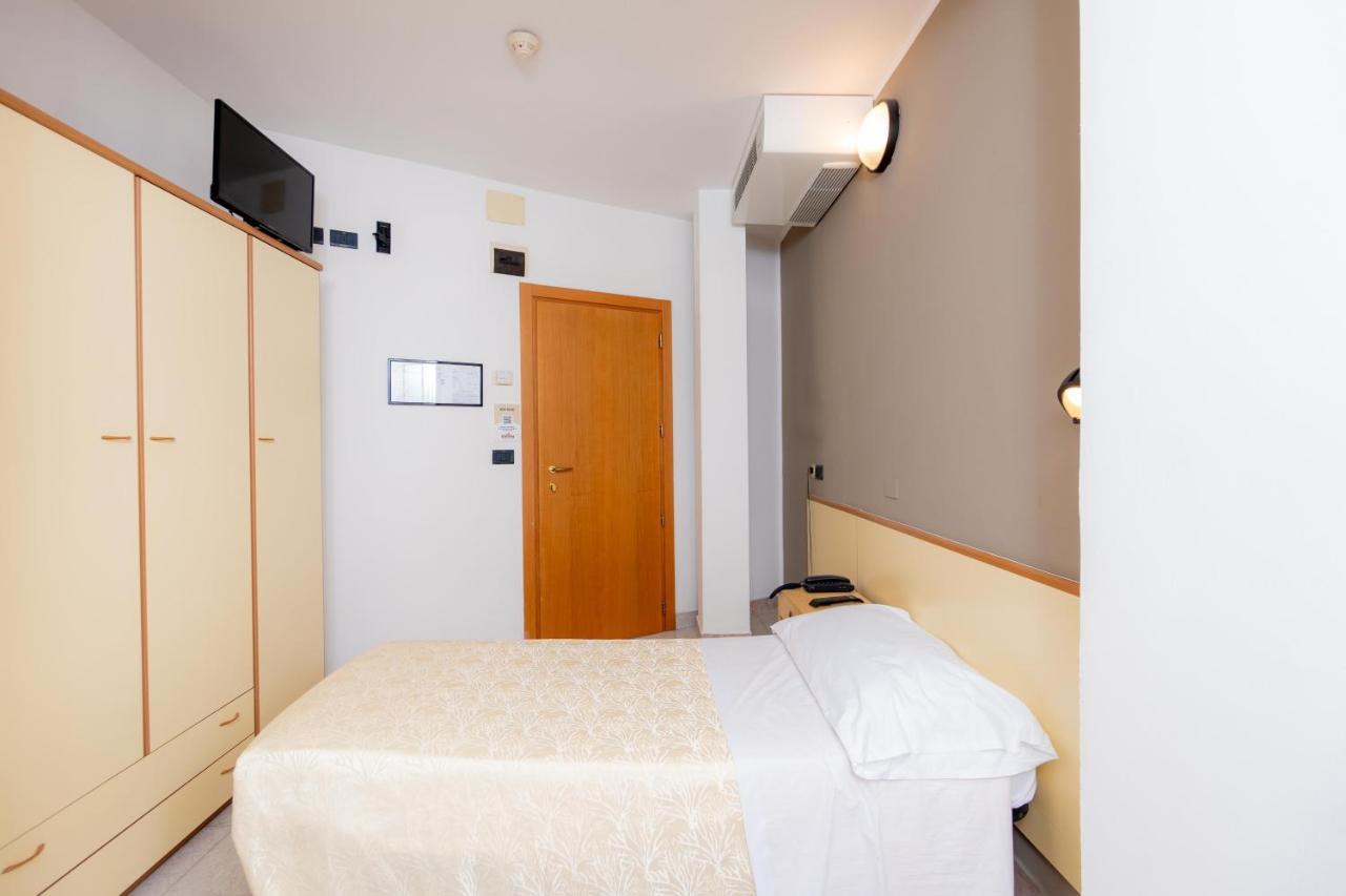 Hotel Galileo Rimini Extérieur photo